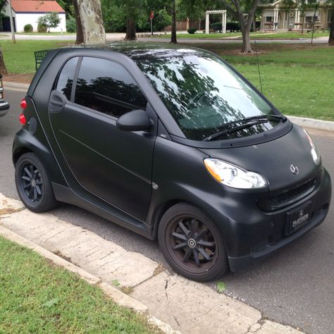 I would drive this thing SO HARD! A flat black Smart car! Killer! Small Cars For Teens, Smart Brabus, Matte Cars, Best Electric Car, Smart Cars, Go Kart Plans, Luxury Helicopter, Small Luxury Cars, Car For Teens