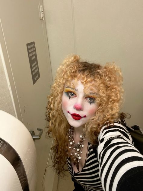 #clowncore #clowncorefashion #clownmakeup #clowning #clown #clowngirl Subtle Clown Makeup, Clown Hairstyles, Clowncore Fashion, Makeup Clown, Clown Girl, Show Makeup, Send In The Clowns, Queen Hair, Clown Makeup