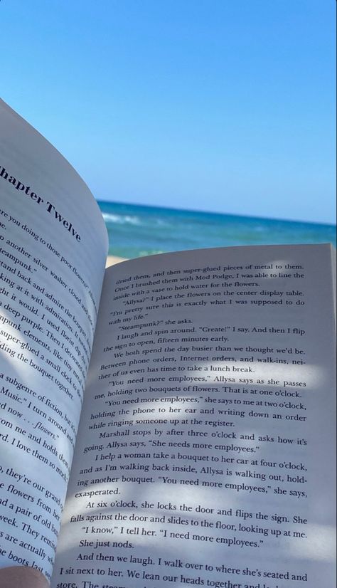 #sea #reading #books #aesthetic #like Books On The Beach, Fantasy Lifestyle, Anna Aesthetic, Reading Books Aesthetic, Reading Aesthetics, Reading On The Beach, Bookworm Aesthetic, Book Beach, Sea Video