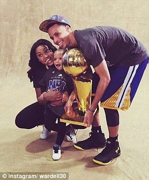 Nba Couple Aesthetic, Nfl Wife Aesthetic, Nba Couples, Nba Lifestyle, Nba Wife Aesthetic, Basketball Wife Aesthetic, Stephen Curry Wife, Sports Wife, Nfl Wife