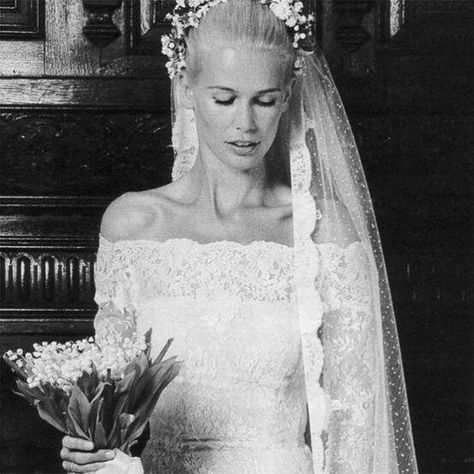 Celebrity Wedding Gowns, Celebrity Wedding Photos, Celebrity Bride, Iconic Weddings, Celebrity Wedding Dresses, Wedding News, Claudia Schiffer, Foto Art, Royal Weddings