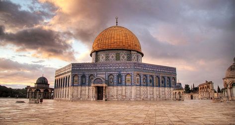 50 Virtues of Masjid al-Aqsa Every Muslim Should Know.  islam21c.com Islamic Architecture, Masjid Aqsa, Masjid Al Aqsa, Timur Tengah, Al Aqsa, Dream Book, Be Creative, World Famous, Etching