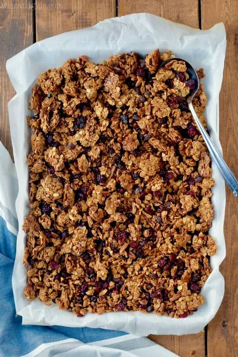 Homemade Gronala, Gronala Recipes, Crunchy Granola Recipe, Easy Deserts, Homemade Granola Recipe, Easy Homemade Granola, Superfood Breakfast, Honey Granola, Nut Granola