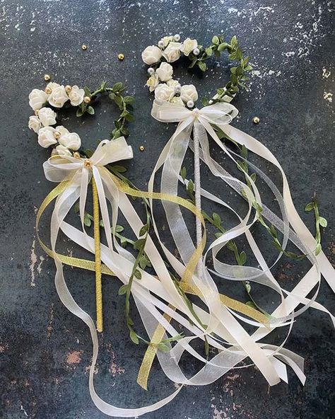 Flower Girl Bouquet Alternative, Bridesmaid Bouquet Alternatives, Flower Wand, Bouquet Alternative, Alternative Wedding Bouquet, Flower Girl Signs, Wand Magic, Flower Girl Wand, Wedding Wands