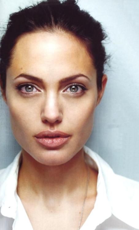 not really a fan but my god her skin is FLAWLESS. Tumblr, Angelina Jolie, Angelina Jolie Face, Aya Sophia, John Voight, Angelina Joile, Angelina Jolie Photos, Angel Face, Eyes Lips