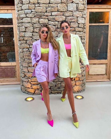 Blazer Looks | Bold Color For Spring | Spring Aesthetic 2022 | What To Wear Ropa Color Neon, Bold Colors Outfits, 2025 Trends, Outfits Colorful, Color Outfits, Neon Outfits, Color Blocking Outfits, Moda Chic, Outfit Trends