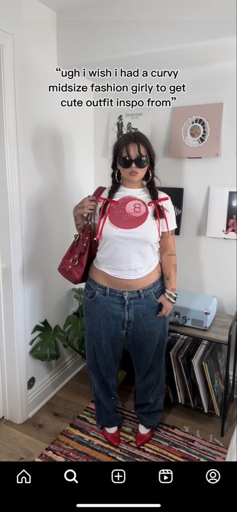 Dress And Jeans Outfit Together, Small Top Big Pants Outfit, Plus Size Y2k Fashion, Pretty Plus Size Women, Plus Size Y2k Outfits, Plus Size Aesthetic Outfits, 2000s Fashion Inspiration, Plus Size Grunge, Throwback Outfits