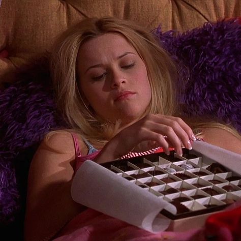 Elle Woods Icon, Legally Blonde Aesthetic, Elle Woods Aesthetic, Y2k Lookbook, Legally Blonde Outfits, Blonde Icons, Reese Witherspoon Movies, Legally Blonde 2, Lawyer Aesthetic