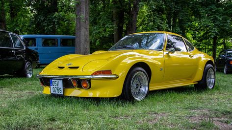 Opel GT - I wanted one of these SO bad ... until I test drove one! Old Sports Cars, Opel Gt, Concept Car Design, German Cars, Mecum Auction, Super Sport, Driving Test, Spare Tire, Weird Facts