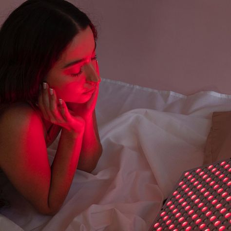 Light Therapy Aesthetic, Light Face Mask, Treating Acne, Infrared Light, Red Led Lights, Sun Damaged Skin, Post Workout Recovery, How To Lighten Hair, Skin Tissue