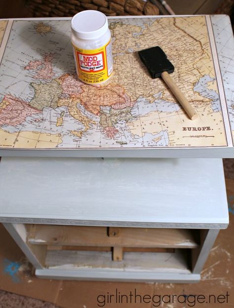 Budget Crafts, Table Chalk Paint, Decoupage Table, Map Table, Craft Room Organization Diy, Diy Furniture Makeover Ideas, Easy Crafts To Sell, Map Crafts, Diy Home Accessories