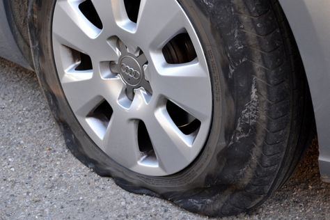 Three Mistakes That Cause Tire Blowouts: Auto Insurance Claims - Car Survival Kits, Batteries Diy, Car Insurance Tips, Emergency Survival Kit, Car Guide, Car Repair Service, Tire Repair, Flat Tire, Cairns