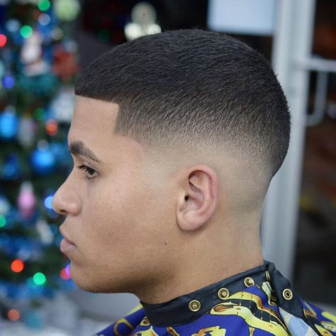 Buzz Cut with Low Skin Fade Top Haircuts For Men, Mens Modern Hairstyles, High And Tight Haircut, Mexican Hairstyles, Short Fade Haircut, Low Skin Fade, Hair Cuts 2017, Low Fade Haircut, Black Men Haircuts