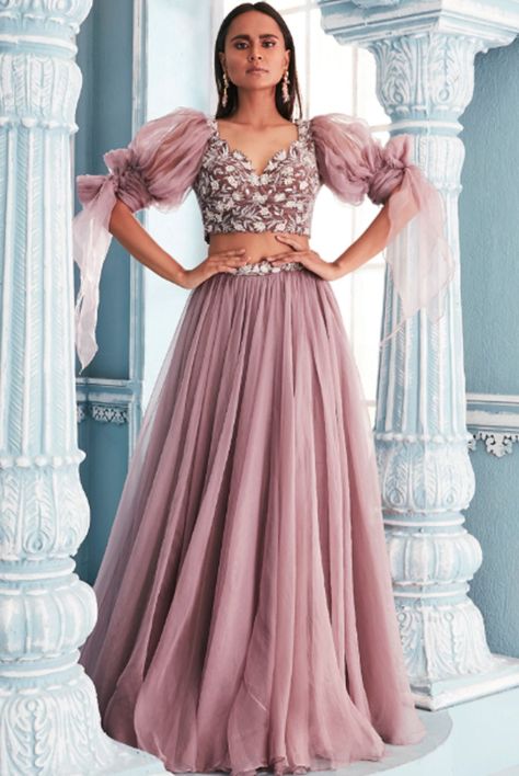 10 Amazing Mehndi Lehengas We Found Online For You To Buy Later! Couture, Matching Lehenga, Mahima Mahajan, Lilac Velvet, Lilac Blouse, Saree Bollywood, Indian Outfits Lehenga, Wedding Lehenga Designs, Velvet Blouse