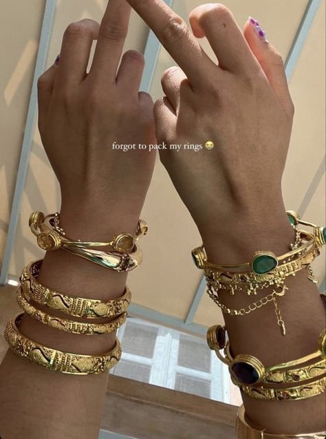 Too Much Jewelry Aesthetic, Different Lobe Piercings, Maximalist Jewelry Bracelets, Jewellery Stack Ideas, Too Much Jewelry, Ali Express Jewelry, Elegant Gold Accessories, Street Fashion Jewelry, Chunky Maximalist Jewelry