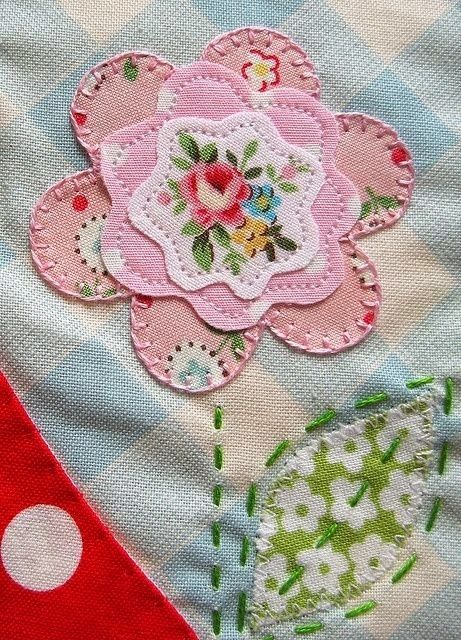 Flower Applique Quilt Patterns, Applique Templates Flower, Old Quilts Repurposed Ideas, Flower Applique Patterns, Free Applique Patterns, Bantal Sofa, Embroidered Quilts, Sewing Appliques, 자수 디자인