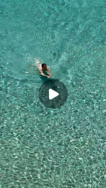 Le Joli Fouillis de Caro & Claire on Instagram: "Le meilleur spot baignade à Marseille !

Même si on pourrait se croire dans les Seychelles, on est bien à Marseille !

📍Où ça ? À Marseille, dans le parc national des calanques 

👙 Baignade dans des eaux translucides. La qualité de l’eau est excellente et la baignade est surveillée en saison

🅿️ Parking : oui, gratuit tout en bas de la calanque (au niveau de la barrière d’accès) Et parking payant au pied de la calanque (6€)

🚶‍♀️Accessibilité : Moyen
Accès en voiture (hors saison et en saison si resa au restaurant) : route sinueuse et étroite, l’accès en voiture est un peu dangereux.
Accès à pied : environ 45 minutes de marche depuis le parking. Le dénivelé est assez important au retour

🤓 Conseil : Pour voir la calanque sans trop de mo France, Marseille, Seychelles