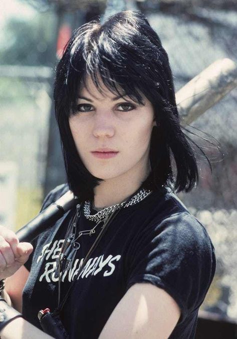 SENMISSIN   Young Joan Jett in Black T-Shi... is listed (or ranked) 1 on the list 30 Pictures of Young Joan Jett Joan Jett