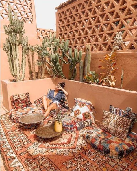 Moroccan Pillows Shopping & Care Guide – Moroccanzest Moroccan Interiors Marrakech Morocco, Moroccan Outdoor Decor, Morocco Decor, Morrocan Decor, Garden Boho, Design Marocain, Riad Marrakech, Morocco Style, Moroccan Home Decor