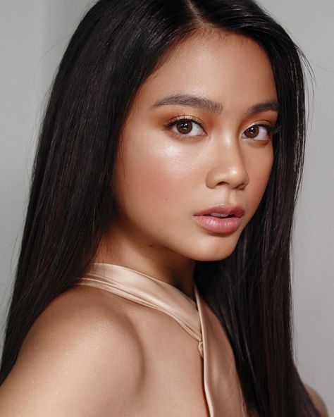 Ylona garcia morena filipina beauty Make Up For Morena Skin Filipina, Morena Filipina, Garcia Aesthetic, Filipina Makeup, Ylona Garcia, Pageant Tips, Summer Wedding Makeup, Brown Girls Makeup, Filipina Beauty