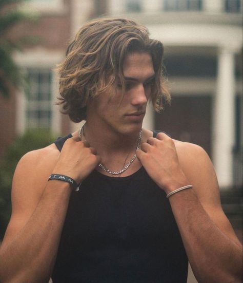 Medium Length Wavy Mens Hair, Men’s Short Long Hair, Mens Long Flow Haircut, Medium Length Man Haircut, Mens Brush Back Hairstyle, Prince Charming Hairstyle, Long Guys Haircut Straight, Surfer Cut For Men, Medium Long Haircut Men Wavy