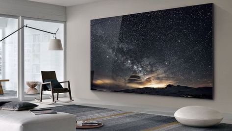 Imagine having a TV in your home so big that it practically takes up the entire wall. It's now possible thanks to Samsung, and it won't increase your energy bill either. 75 Inch Tv On Wall, Big Tv Wall, Pallet Deck Diy, 8k Tv, Huge Tv, Tv Options, Deco Led, Wall Tv, Home Cinema Room