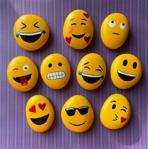 Painted Rocks Easy, Emoji Rocks, Kule Ting, Diy Rock Art, Garden Rock Art, Art Pierre, Stone Art Painting, Hanging Ideas, Painted Rocks Kids