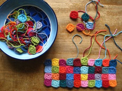 How to Make Mini-Granny Squares. Squares are Mini-not Granny!  Possible Use as Jewelry components Diy Tricot, شال كروشيه, Crocheted Items, Crochet Granny Square Blanket, Granny Squares Pattern, Crochet Diy, Crochet Motifs, Granny Square Crochet Pattern, Chale Crochet