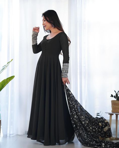 Comment “Link” To Get Details In DM 🖤 Black Pure Soft Fox Georgette Anarkali Suit Set With Huge Flair, Dupatta & Pant Search “KB 241” On Our Website To Shop 👗 Hurry, Book Fast To Make This Festival Season Unforgettable ✨ Shop Now From www.BahuPalace.com Link In Bio DM/WhatsApp Us At +91 9409911700 💖 Take Screenshot & Send Us To WhatsApp For More Details! Which One You Want To Buy/Inquiry? 🙈 100% Quality Assured Premium Product With Pocket Friendly Price | Free Express Shipping | Cash On ... Black Anarkali Dress, Sleeveless Anarkali, Black Anarkali Suits, White Salwar Kameez, Cotton Anarkali Suits, Black Anarkali, Georgette Anarkali Suits, Red Kurta, Readymade Salwar Kameez