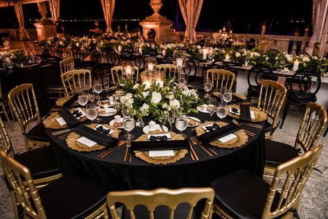 Black And White Tables, Black And Gold Reception, Festa All Black, Gold Reception Decor, Black And Gold Centerpieces, White Tables, Tented Wedding Reception, Black And Gold Party Decorations, Black Party Decorations