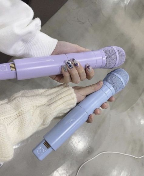 Eunbi and Nako’s microphones. Eunbi-Purple 💜 Nako-Blue 💙 Microphone Shifting Kpop, Two Microphones Aesthetic, Microphones Kpop Shifting, Microphone Ideas Kpop, Ear Microphone Idol, Kpop Shifting Microphone, Microphone Aesthetic Kpop, 5 Microphones Kpop, Kpop Dr Microphone