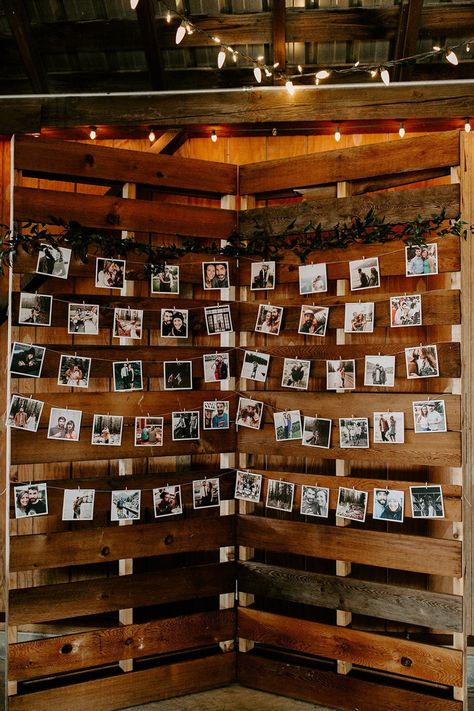 Unique Rustic Wedding, Wedding Photo Display, Wooden Backdrops, Rustic Style Wedding, Barn Wedding Decorations, Country Theme Wedding, Future Wedding Plans, Rustic Barn Wedding, Cute Wedding Ideas