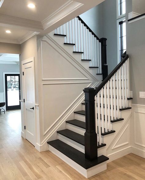 White And Black Staircase, Stained Staircase, Black Stair Railing, Black And White Stairs, Baddie Bedroom, Black Staircase, Railing Designs, White Staircase, Black Stairs