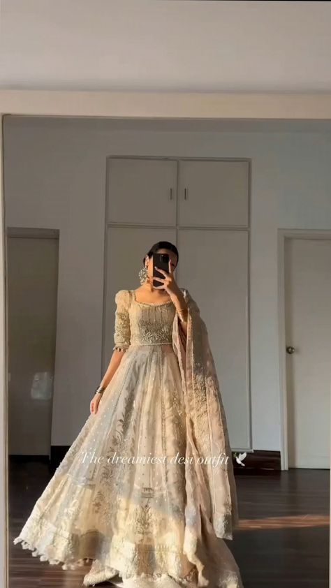 Pakistani Wedding Bridesmaid Dresses, Indian Desi Outfits, Nikkah Outfit For Bride Sister, Aesthetic Wedding Dress Pakistani, Desi Wedding Gown, Pakistani Pishwas Dress, Desi Formal Dresses, Nikkah Outfit Simple, Hijabi Desi Wedding Outfits