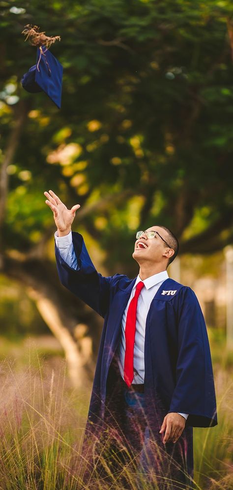 Men Graduation Pictures Cap And Gown, Graduation Photo Poses For Boys, Graduation Men Photoshoot, Graduation Pose For Men, Graduation Pics For Guys, Graduation Photoshoot Men Photo Ideas, Men Cap And Gown Pictures, Graduation Photo Ideas Men, Graduation Shoot Ideas Men