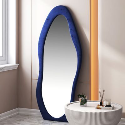 Full Mirrors In Bedroom, Large Floor Mirror In Living Room, Wooden Frame Decor, Weird Mirror, Art Wall Aesthetic, Post Modern Bedroom, Pie Grande, Full Length Floor Mirror, Reflected Light