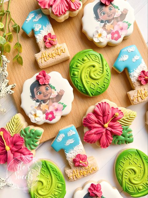 Moana themed sugar cookies Moana Birthday Party Cake, Moana Cookies, Disney Moana Birthday Party, Moana Party Decorations, Moana Decorations, Moana Birthday Cake, Moana Birthday Party Theme, Moana Theme Birthday, Baby First Birthday Themes