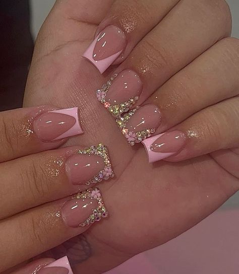 There's a new beauty trend taking over Instagram and it's absolutely stunning. Say hello to "quartz nails". Bedazzled Nails, Acrylic Toe Nails, Girly Acrylic Nails, Colored Acrylic Nails, French Tip Acrylic Nails, Short Square Acrylic Nails, Unique Acrylic Nails, Acrylic Nails Coffin Pink, Gem Nails