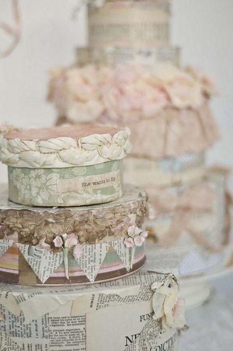 Manualidades Shabby Chic, Paper Cakes, Shabby Chic Paper, Decor Shabby Chic, Shabby Chic Crafts, Altered Boxes, Paper Cake, Wrapping Ideas, Shabby Vintage
