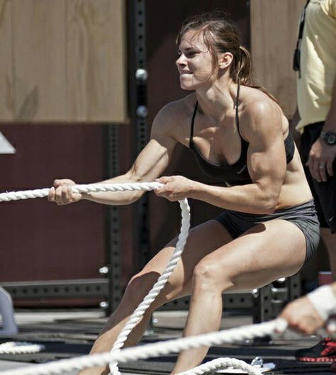 Tug of war Muscle Girls, Cross Fitness, Crossfit Inspiration, Crossfit Women, Crossfit Girls, Arm Muscles, Crossfit Athletes, Muscular Women, Fit Chicks