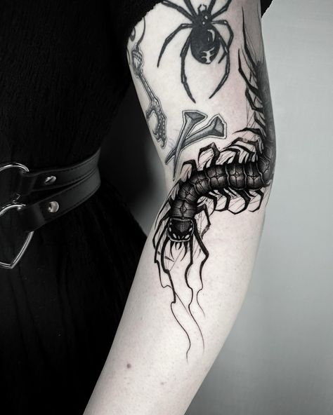 Centapied Tattoo Design, Goth Centipede Tattoo, Gothic Centipede Tattoo, Centipede Stencil, Centipede Knee Tattoo, Centepide Tattoo Arm, Creepy Knee Tattoos, Cenepede Tattoo, Skull Centipede Tattoo