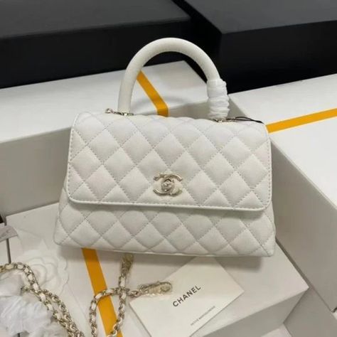Chanel Coco handLe fLap bag Coco Chanel, Chanel Coco Handle, Chanel 2021, Coco Handle, Chanel Flap Bag, Crossbody Tote, Hermes Bag, Flap Bag, Chanel Classic