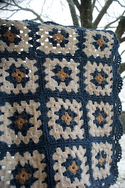 photo Granny Square Color Combos, Crochet Baby Blanket Tutorial, Crochet Ripple Blanket, Crochet Knit Blanket, Crocheted Jellyfish, Granny Square Crochet Patterns Free, Easy Crochet Baby Blanket, Crochet Ripple, Crochet Blanket Designs