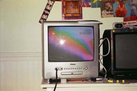 Tv Old Aesthetic, Retro Television Aesthetic, Tube Tv Aesthetic, Indie 2000s Aesthetic, Retro 2000s Aesthetic, Tv Aesthetic Grunge, 80s Coming Of Age Aesthetic, 90s Coming Of Age Aesthetic, Old Television Aesthetic