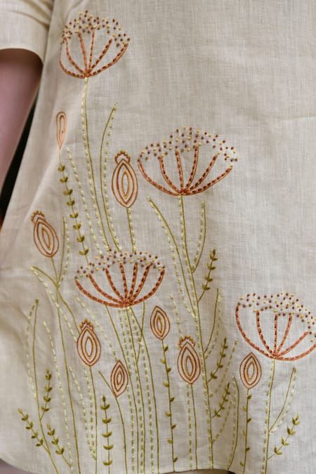 Buy Green 100% Linen Round Embroidered Tunic For Women by Linen Bloom Online at Aza Fashions. Simple Hand Embroidery Patterns, Sulaman Pita, Hand Embroidery Dress, Sewing Crafts Tutorials, Kurti Embroidery Design, Hand Embroidery Patterns Flowers, Handmade Embroidery Designs, Hand Embroidery Videos, Hand Embroidery Tutorial