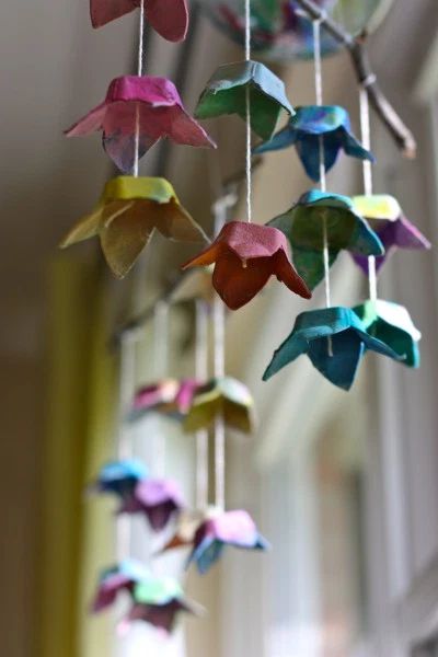 Recycled Crafts, Diy – Velikonoce, Egg Cartons, Egg Carton Crafts, Flower Wreaths, Diy Bricolage, Space Ships, Egg Carton, Childrens Crafts