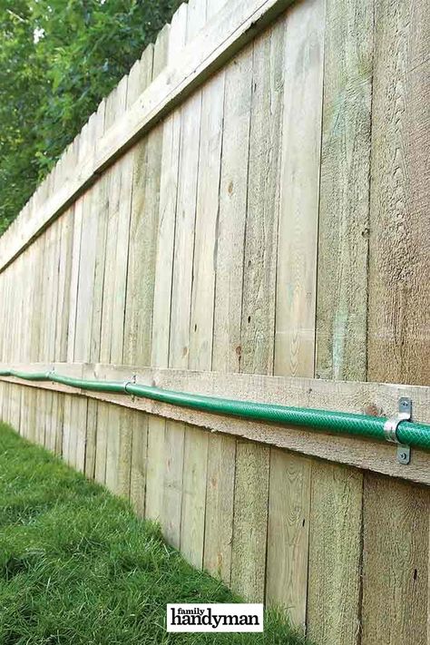 Taman Diy, Desain Lanskap, Diy Yard, Backyard Diy Projects, Garden Yard Ideas, Wooden Fence, Backyard Fences, Backyard Makeover, Backyard Projects