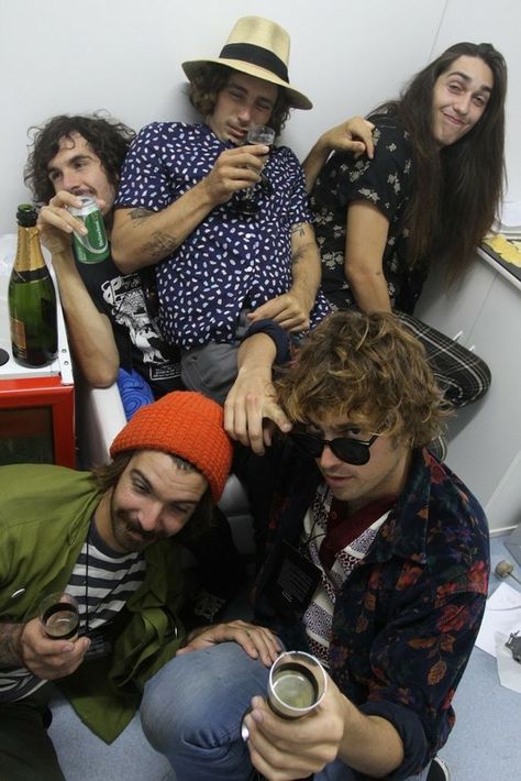 The Growlers Rock in Rio 2011 Growlers Band, Brooks Nielsen, Grunge Garage, The Growlers, Beach Goth, Indie Rock Music, Font Aesthetic, Rio 2011, Band Photoshoot