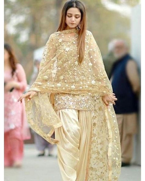 पटियाला सलवार, Patiala Dress, Orang India, Nikkah Dress, Designer Punjabi Suits, Punjabi Outfits, Gaun Fashion, Pakistani Wedding Dress, Salwar Designs