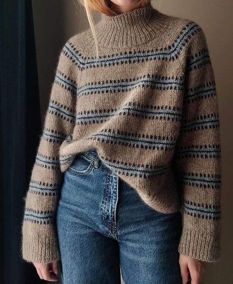 @theknittingnorwegian • Instagram photos and videos Autumn Colour Outfits, Minimalistic Outfits, Winter Knit Sweater, Handmade Wardrobe, Knitwear Fashion, Sweater Knitting Patterns, Diy Sewing Projects, Winter Knits, Sweater Knit